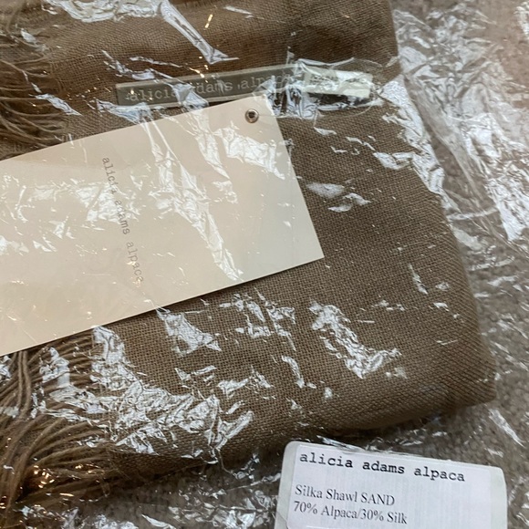 Alicia Adams alpaca and silk scarf - Picture 6 of 6